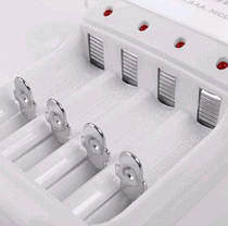 Набір Зарядний 4х канальний пристрій з 4 акумулятори АА 4500ма JIABAO JB-212 (N007695), фото 4