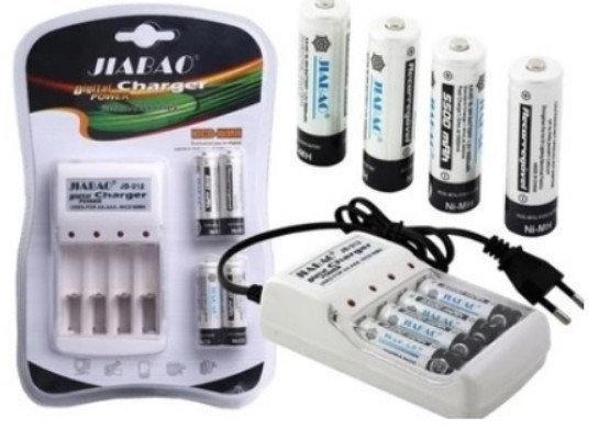 Набір Зарядний 4х канальний пристрій з 4 акумулятори АА 4500ма JIABAO JB-212 (N007695)