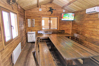 Купить качественную деревянную мебель из массива древесины готовую и под заказ от производителя в Украине недорого с доставкой. 