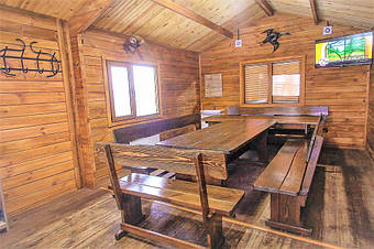 Мебель ручной работы из натурального дерева непосредственно от производителя с доставкой в Киев и Киевскую область нашим транспортом. Расчёт на месте по доставке мебели заказчику. Заказчик проверяет качество и комплектацию заказа  