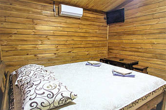 После согласования всех нюансов с дизайнером, наш экономист просчитает стоимость заказа, вышлет в Ваш адрес договор на изготовление деревянной мебели и согласует с Вами все возможные варианты расчёта и доставки заказанной деревянной мебели по Украине