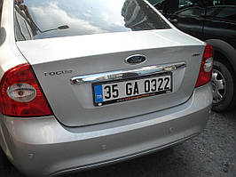 Хром накладка на планку багажника Ford Focus Sd 2005-2010 (нержавіюча сталь)