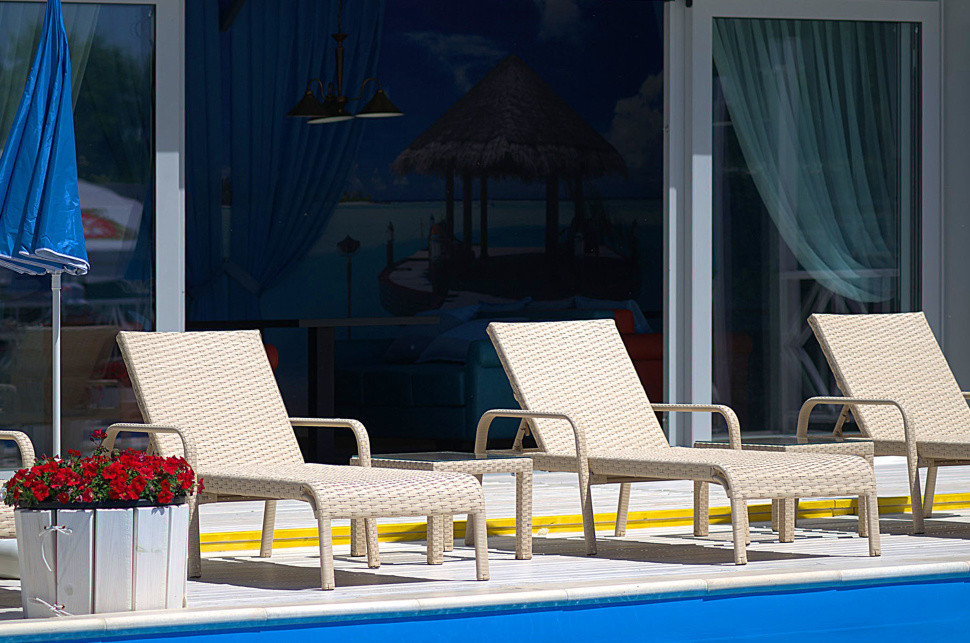 Шезлонг садовий Аризона без текстилю, каркас алюміній, віск. ротанг L12, B01 Білий перламутр (Pradex ТМ)