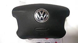 Подушка безпеки в кермо Volkswagen Golf 4 Passat B5 137705100
