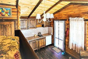 Все здания укомплектованы деревянной мебелью нашего производства. 
