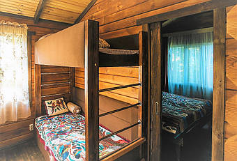 Мебель ручной работы из натурального дерева непосредственно от производителя с доставкой в Киев и Киевскую область нашим транспортом. Расчёт на месте по доставке мебели заказчику. Заказчик проверяет качество и комплектацию заказа 