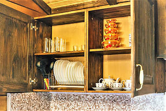 Деревянная мебель из массива натурального дерева сосны купить в Житомире из цеха или склада готовой продукции производителя с доставкой по Украине и на экспорт.  Подробнее: https://lestorg.org.ua/g20292628-derevyannaya-mebel