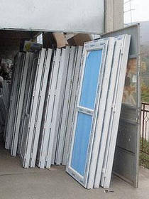 Пластикові білі двері