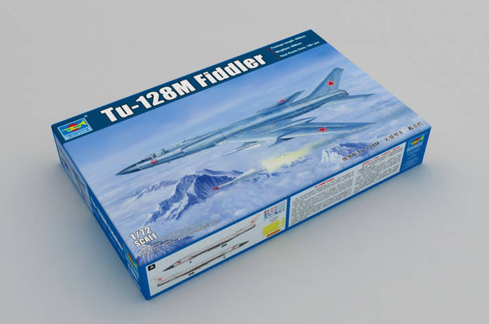 Збірна модель радянського важкого перехоплювача ППО Ту-128 "Fiddler" 1/72 TRUMPETER 01687, фото 1