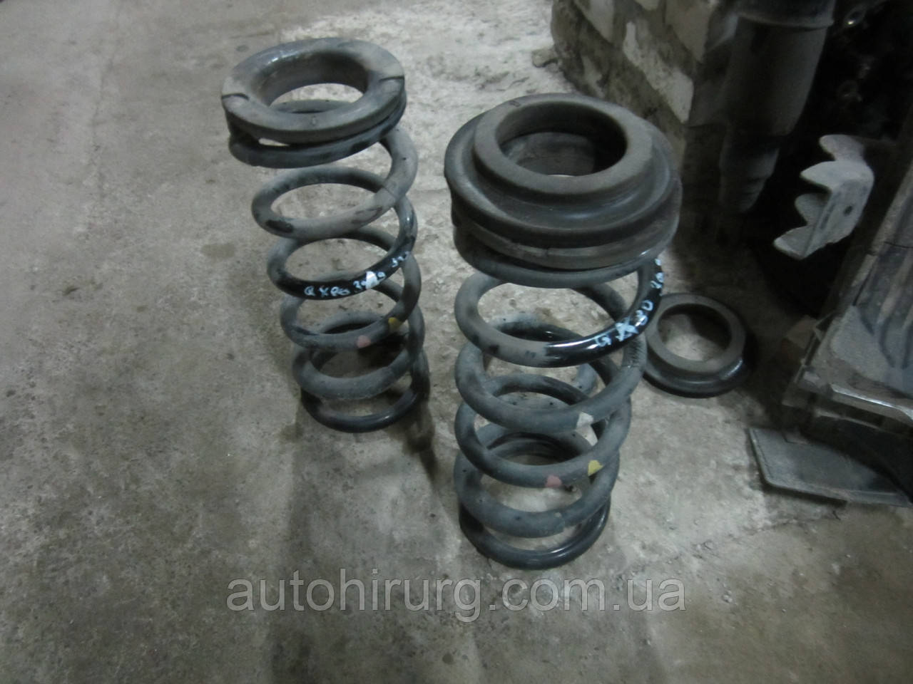 Пружина заднього амортизатора Infiniti Qx56/Qx80 (Z62), фото 1