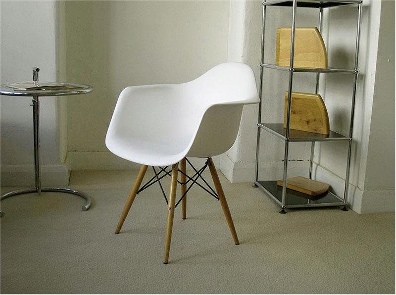 Кресло Mondi DS-928 Eames DAW Armchair белый, деревянные ноги, дизайн Charles & Ray Eames - фото 2 - id-p674662824