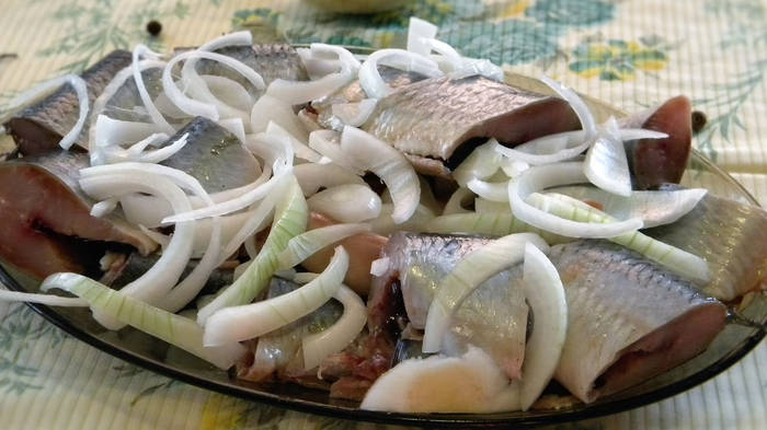 Селедка дунайская малосольная, дунайка из Вилково, целая +-4 шт на 1кг ...