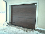 Гаражні секційні ворота ALUTECH TREND Розмір 2500х2750 мм. Колір "DARK OAK" (темний дуб) панель М-гофр, фото 7