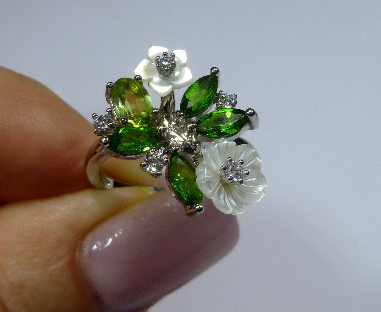 Кольцо с Натуральным Перламутром Хромдиопсидом и Хризолитом Размер 17 ...