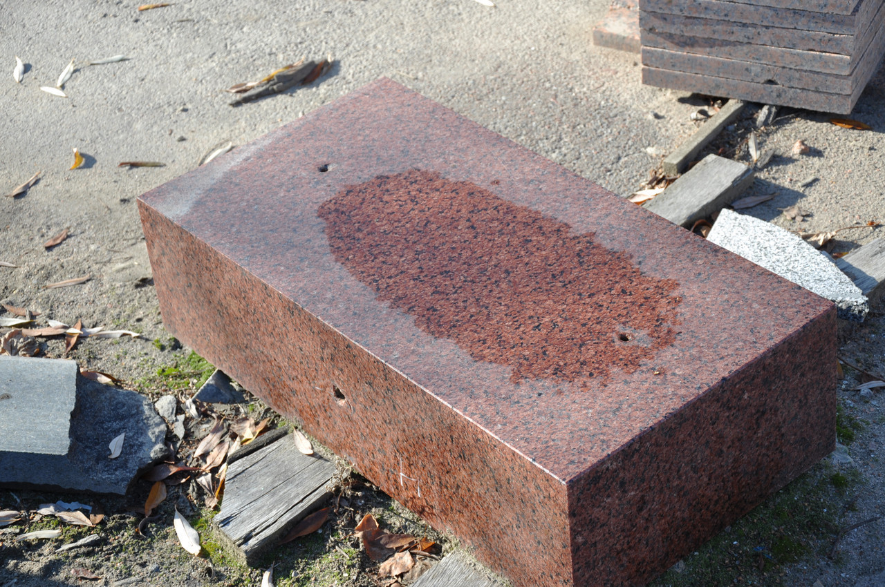 Бордюр з граніту червоних відтінків ДП-2