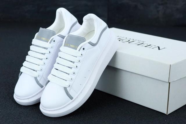 Женские кроссовки Alexander McQueen White Grey Reflective  фото