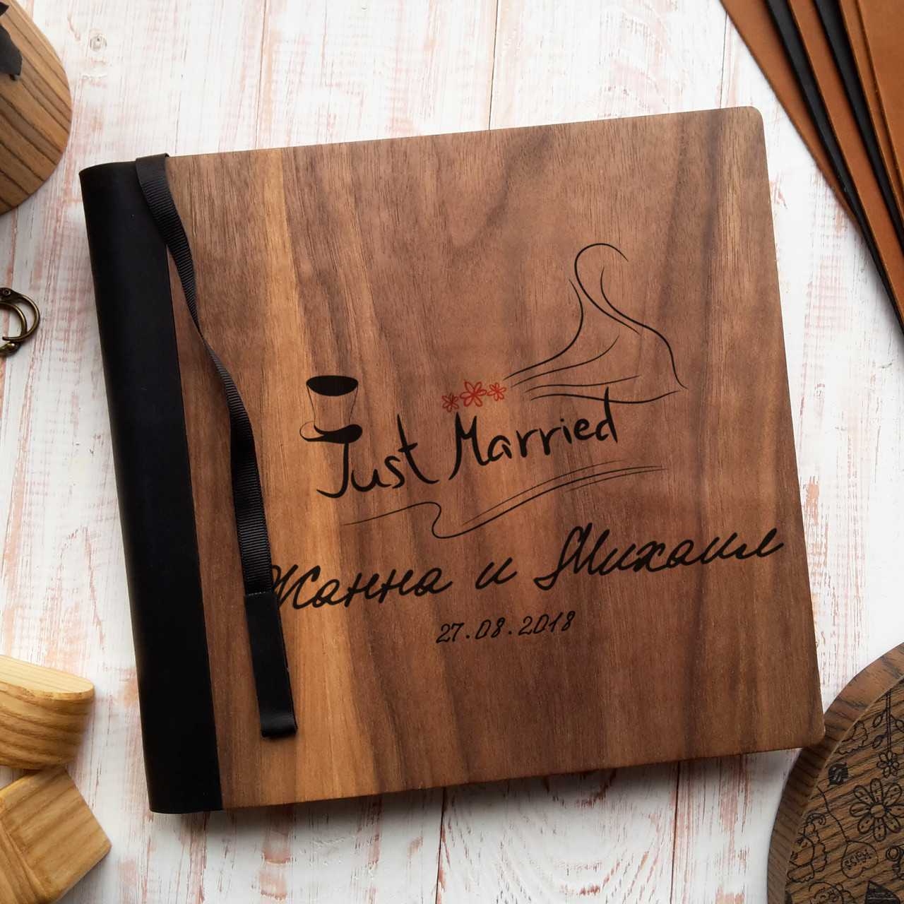 Дерев'яна весільна книга для побажань 22х22 см з шкіряним корінцем "Just Married"