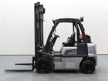 Вилковий навантажувач Nissan U1D2A25LQ.