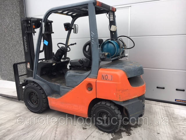 Вилочный погрузчик Toyota 02-8FG25.