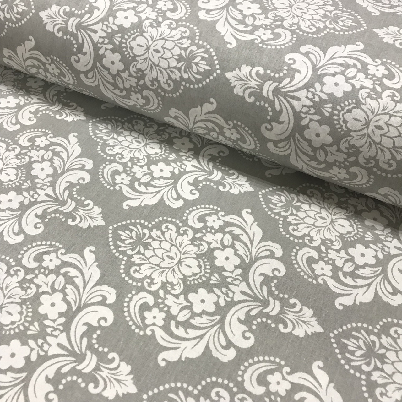 ВІДРЕЗ (1,1*2,4м) Тканина поплін (ТУРЦІЯ шир. 2,4 м) великий дамаск (купон) на сірому (R-T-0468), фото 1
