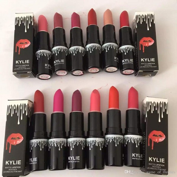 Помада матова Kylie Matte Lipstick