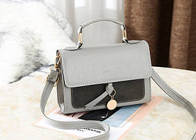 Модна сумка жіноча скриня з брелоком