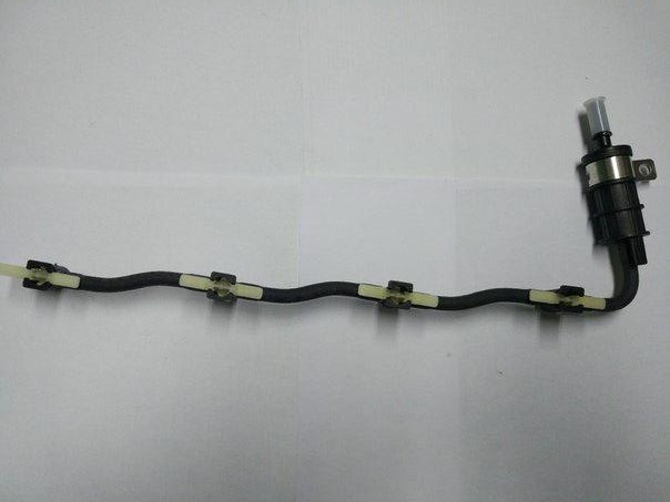 Шланг обратки палива (з клапаном) Renault Trafic, Opel Vivaro 2.0, 2006-2011, Renault 8200894668
