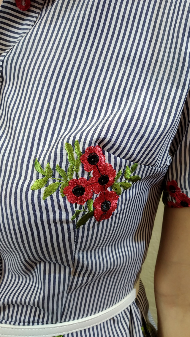 Летнее вышитое платье миди в полоску с карманами П208