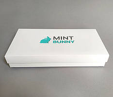 Шовкодрук у два кольори на коробочках з білого крейдованого картону розміром 300*150*50 мм.