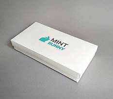 Шовкодрук у два кольори на коробочках з білого крейдованого картону розміром 300*150*50 мм.