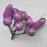 Веточка с ягодами боярышника фиолетовая