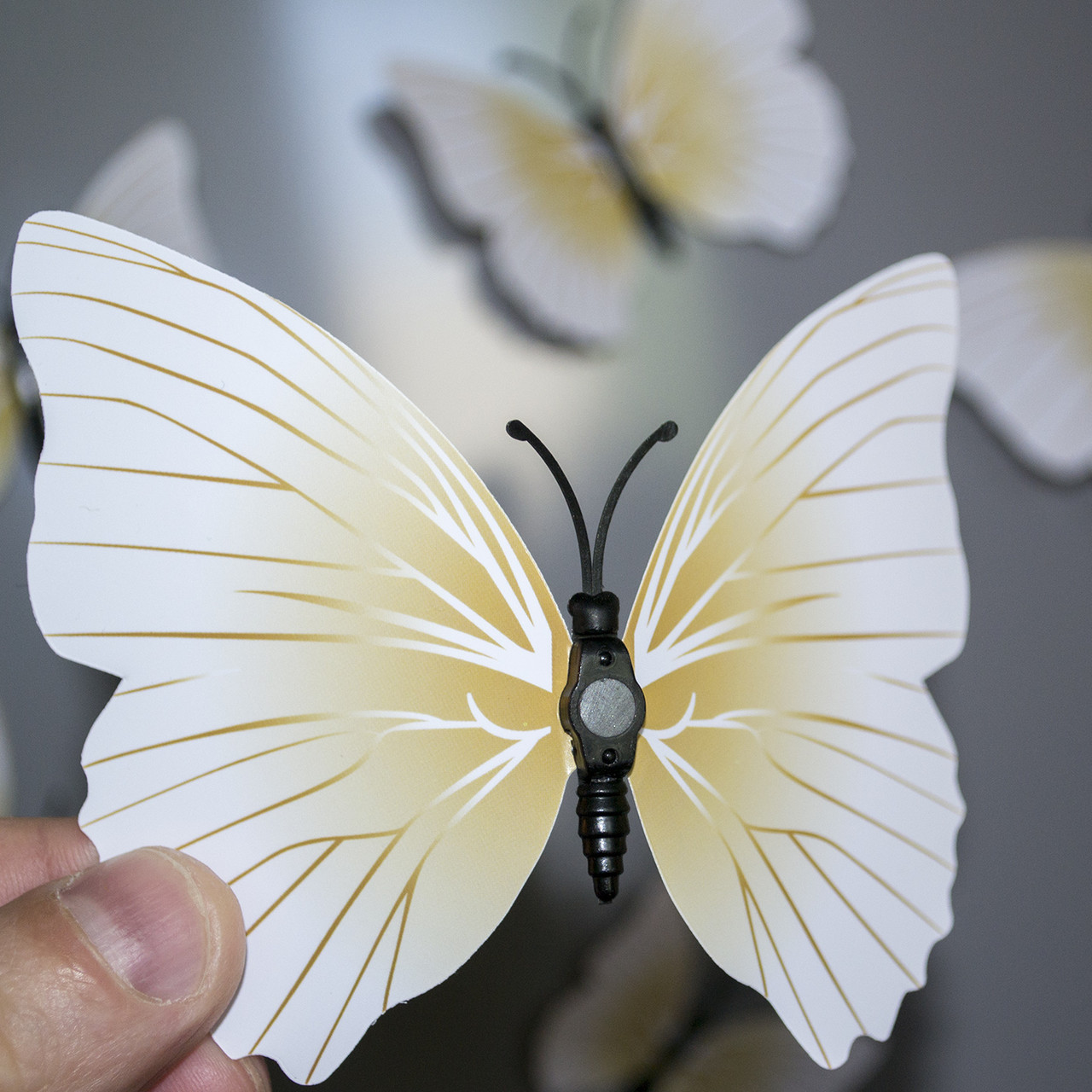 3D бабочки для декора (бело-кремовые) -12 шт. Наклейки-бабочки на магните, на стену. - фото 2 - id-p967427804