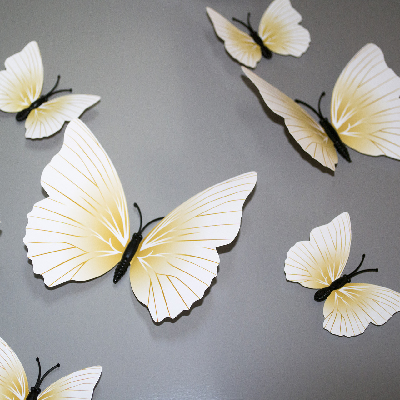 3D бабочки для декора (бело-кремовые) -12 шт. Наклейки-бабочки на магните, на стену. - фото 4 - id-p967427804