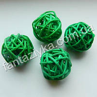 Плетеный шарик из ротанга 25-30мм, зеленый