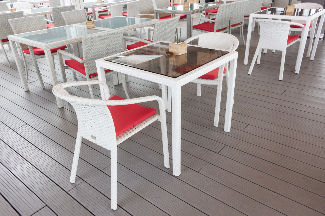 Стіл обідній Галант каркас алюміній,столешниця тоноване скло, віск.ротанг Білий, 75х75х75 см (Pradex ТМ)