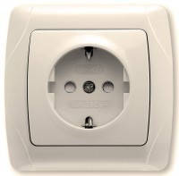 Розетка із заземленням і захисними шторками кремова VIKO Carmen