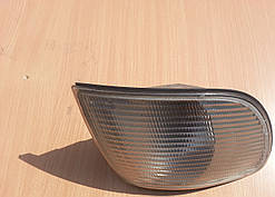 Поворотник передній правий Audi 100 A6 C4 91-97г