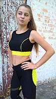 Топ спортивный женский чёрный для фитнеса с желтой принтованой отделкой