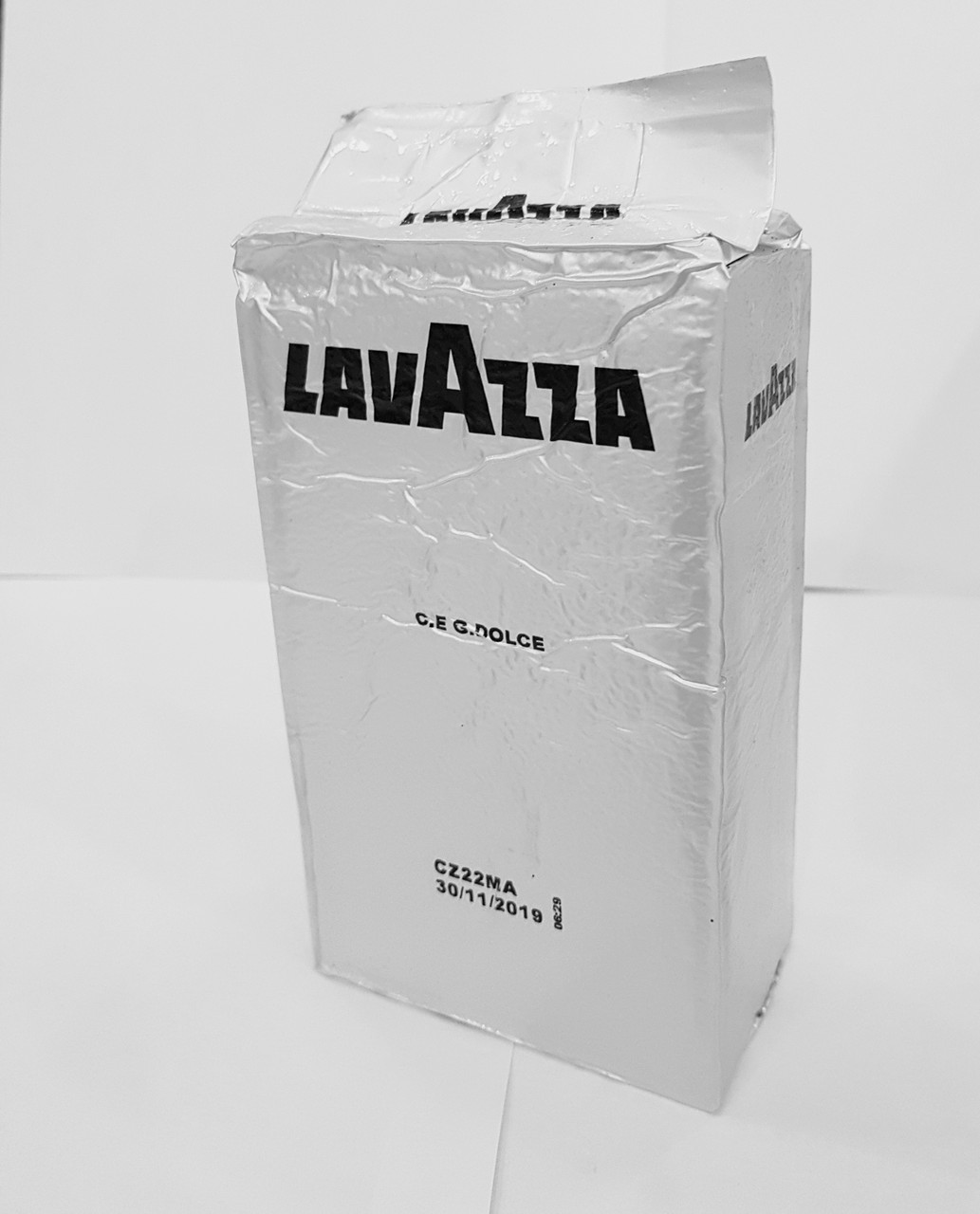 Кава мелена Lavazza Crema e Gusto Dolce 250 г в економній упаковці