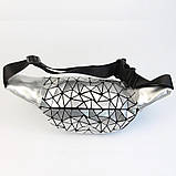 Сумка-бананка жіночий поясний Bao Bao з трикутниками (срібляста), фото 9