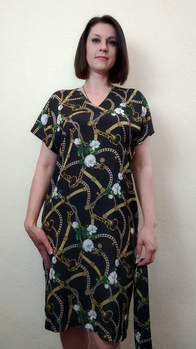 Женское летнее платье свободного силуэта с карманами и поясом П237