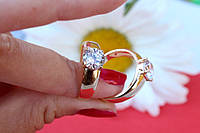 Кольцо Xuping Jewelrу широкое гладкие бока с камнем 8 мм р 18 золотистое