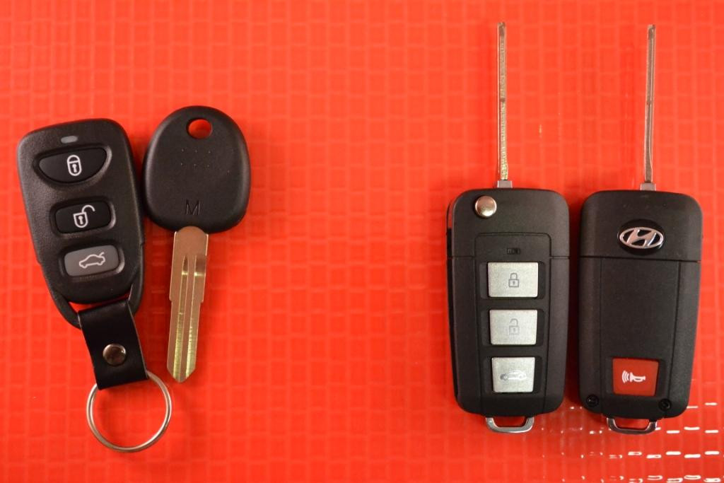 Викидний ключ Hyundai для переділки 3+1 кнопки Різновид Пластик