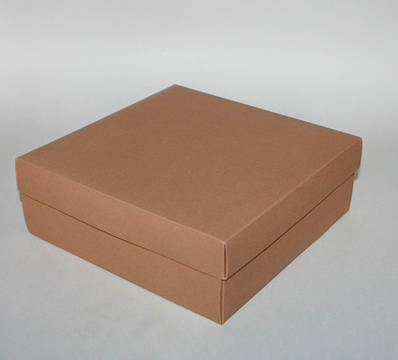 Коробка подарункова. 200х200х70 мм.