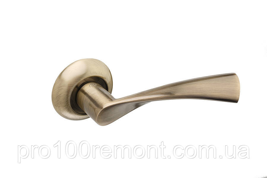 Ручка дверна на розетці GAVROCHE CUPRUM