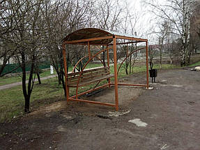 Коваль виготовив металоконструкції , які гарно вписались в ландшафт міста, та використав для накриття наш монолітний полікарбонат 4мм товщини бронзового кольору ТМ Полікам, країна виробник Туреччина