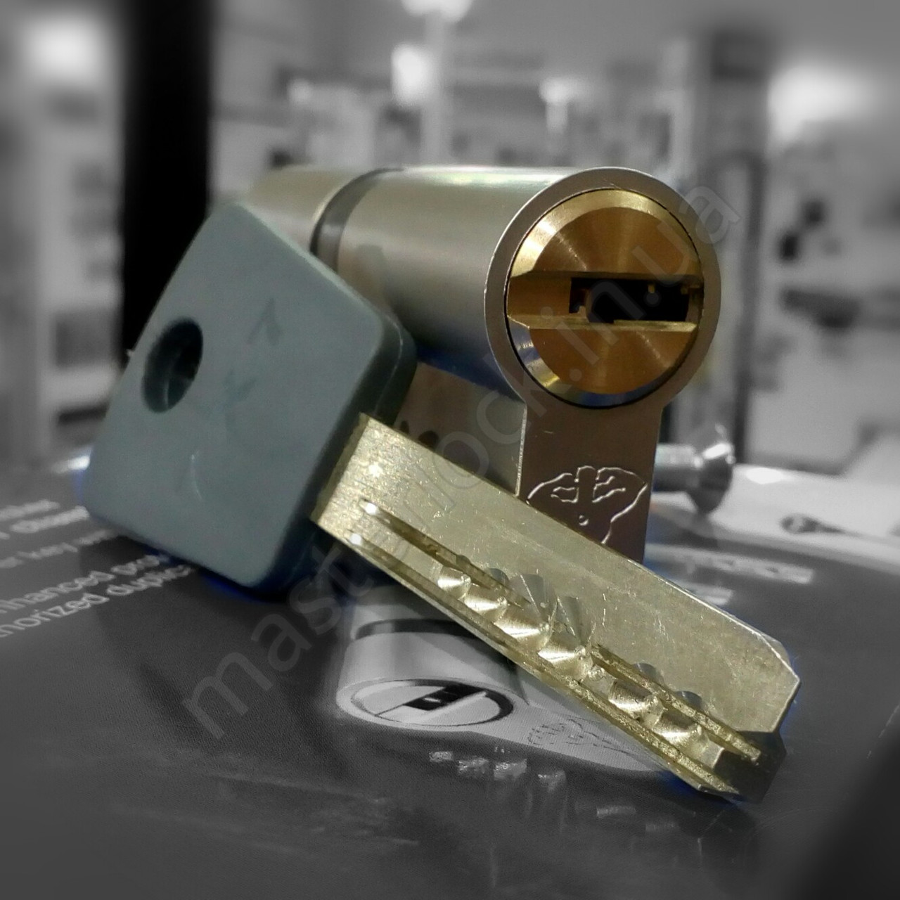 Циліндр MUL-T-LOCK 7x7 40-40 ключ-ключ 80мм (ключ-тумблер)