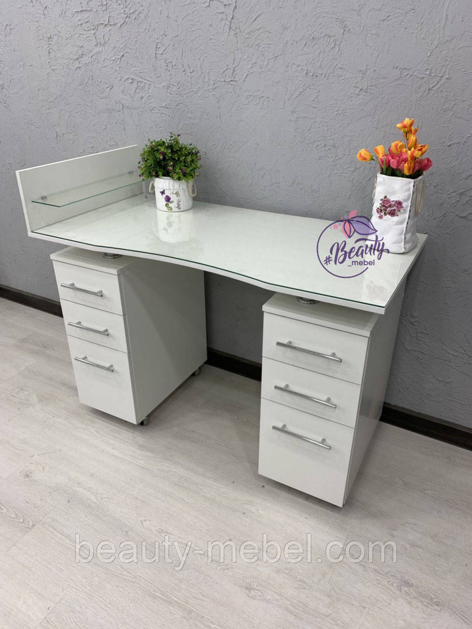 Широкий манікюрний столик зі склом на стільниці, фото 1