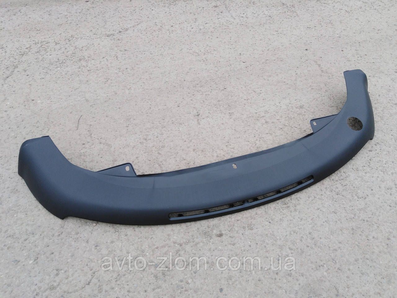 Губа переднього бампера Volkswagen Passat B5, Пасат Б5. 1997 - 2000. 3B0805903A.