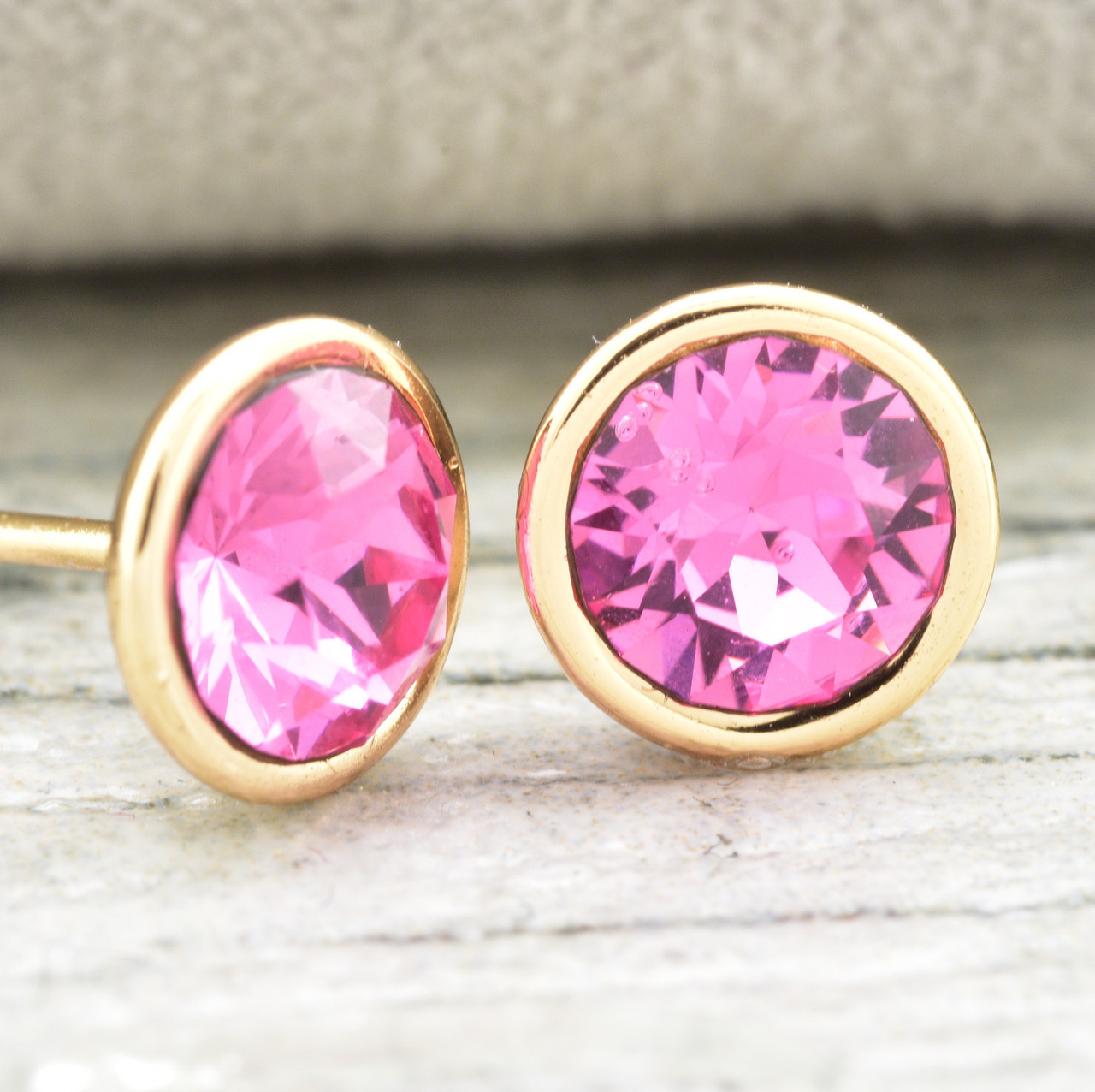 Сережки з кристалами Swarovski 83084 розмір 6х6 мм колір рожевий позолота 18К